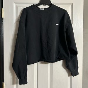 Cropped Nike Crewneck